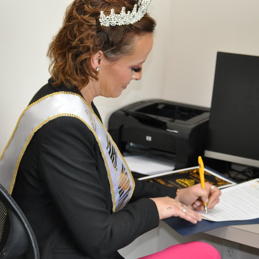 A titleholder reading the application at her desk